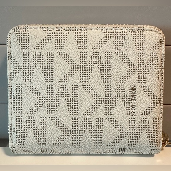 MICHAEL Michael Kors Small Zippie Wallet. - Picture 3 of 5